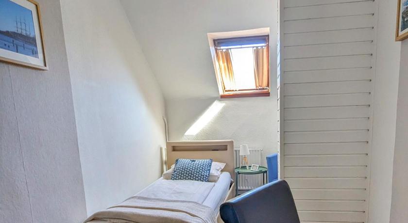 Image of Single Room 0