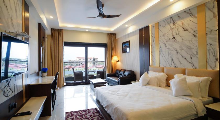 Queen Room with Pool View