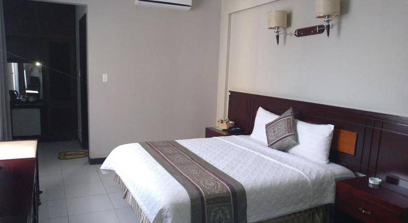 Holiday Hotel photo