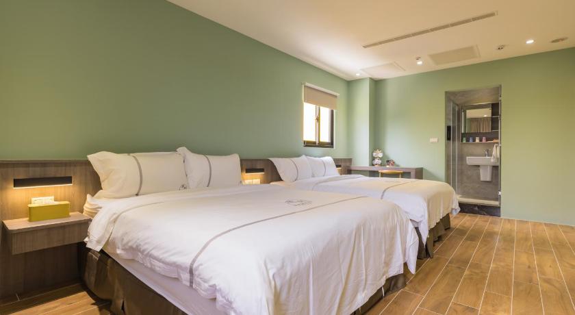 Image of Quadruple Room with Sea View 12