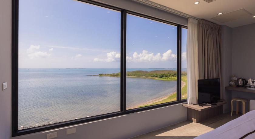 Image of Queen Room with Sea View 8