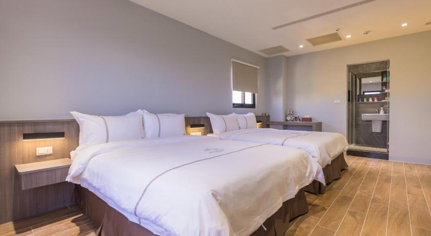 Image of Quadruple Room with Sea View 8