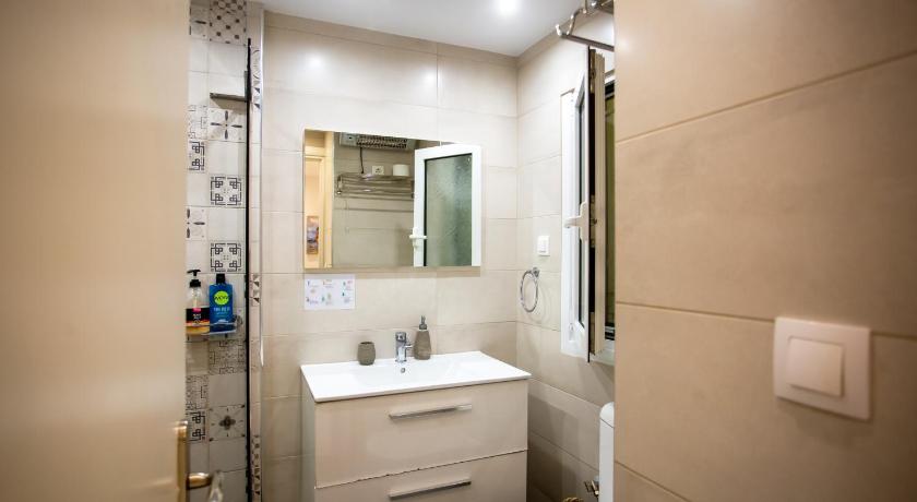 Hadrian by Heloni Apartments photo