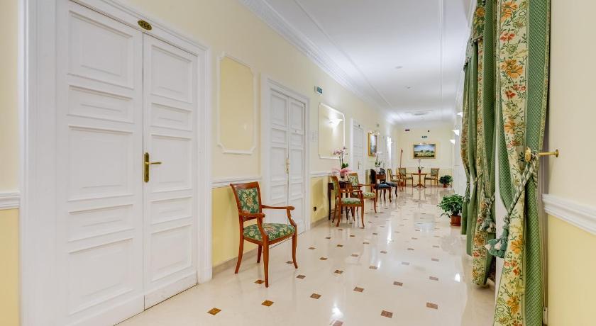 Hotel Cellini photo