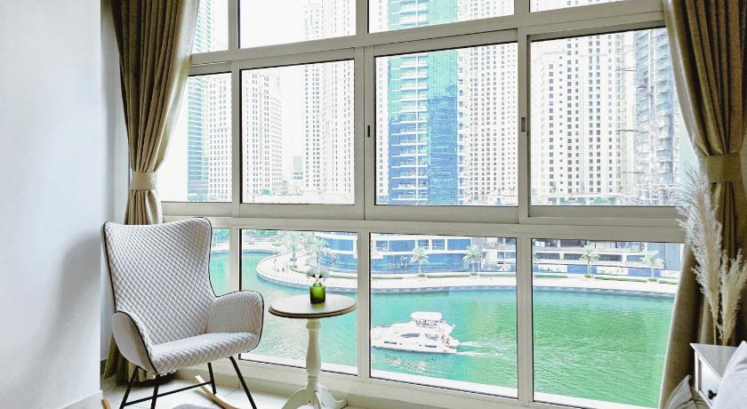 Serene 1BR with Stunning Marina Views @DubaiMarina - image 3