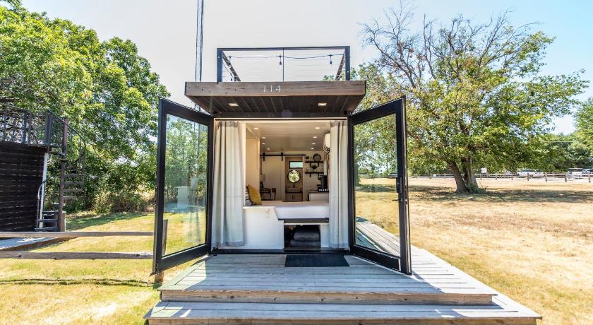 The Honeycomb-Tiny Container Home 12 Min. to Magnolia/Baylor — Hotel in Waco (TX)