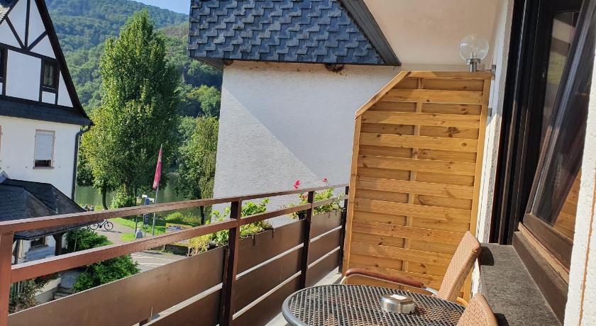 Romerstube Ferienwohnungen mit & ohne Moselblick photo