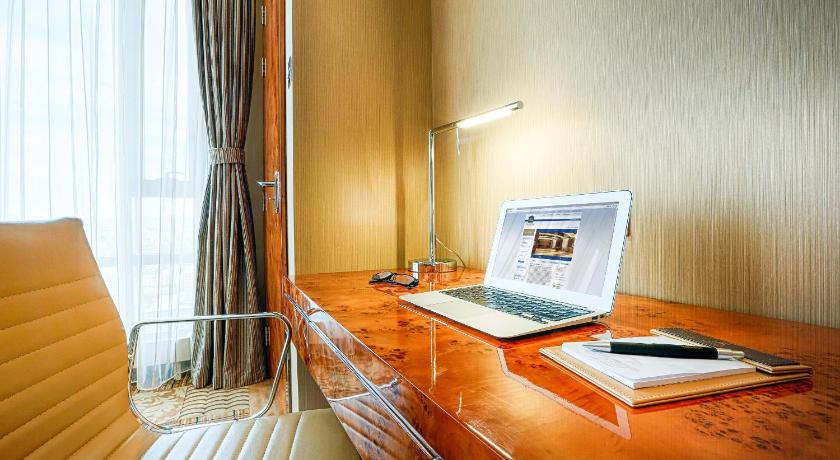 Image of Ambassador Suite 6