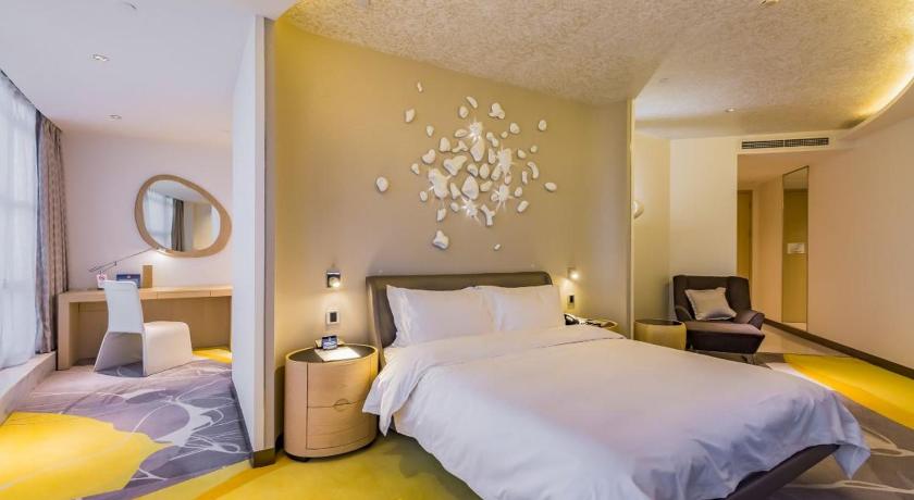 Image of Cosmic Deluxe Room 6