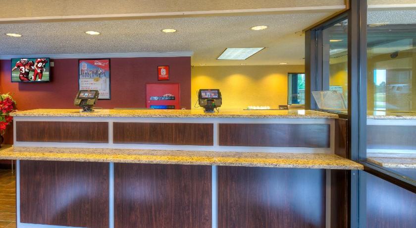 Red Roof Inn Memphis East photo