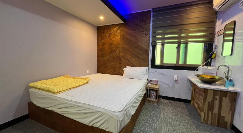 Busan Maldives Hotel & Hostel Hotel pool