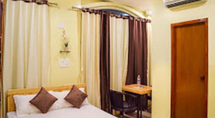 Chaplin Hotel Pondicherry photo