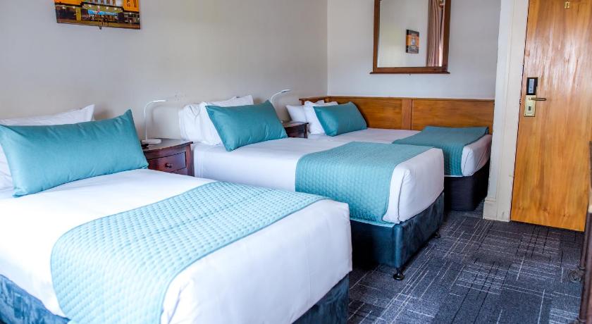 รูปของห้องพักสำหรับสามท่านพร้อมห้องน้ำในตัว (Triple Ensuite) 6