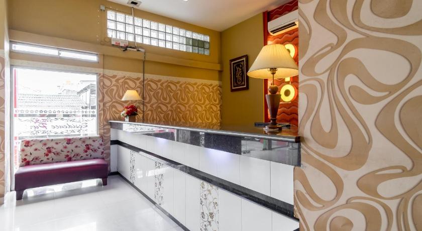 Urbanview Hotel Syariah Puri Residence Medan photo