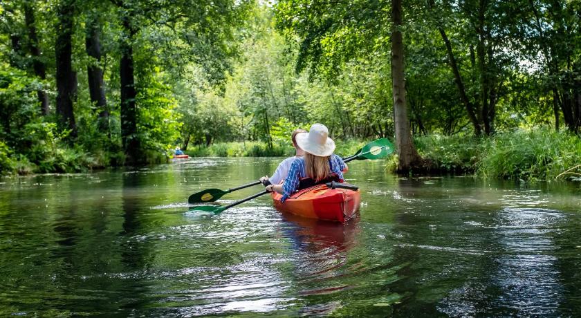 吕考 Modernes Ferienhaus nahe Spreewald-Idylle 4星级 单人房 餐厅