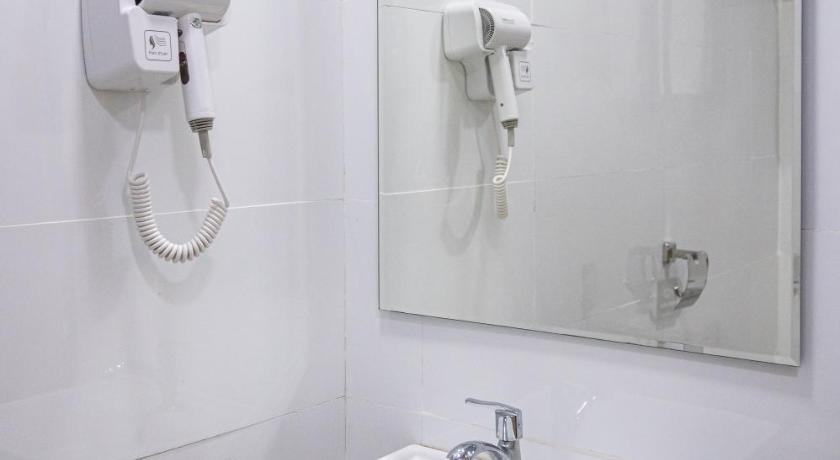Image of Deluxe Queen Suite 2