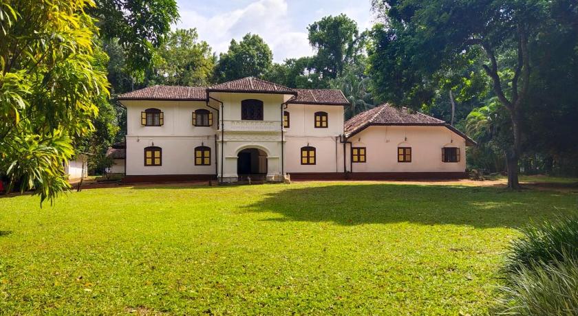 Elpitiya Walauwa Heritage Home photo