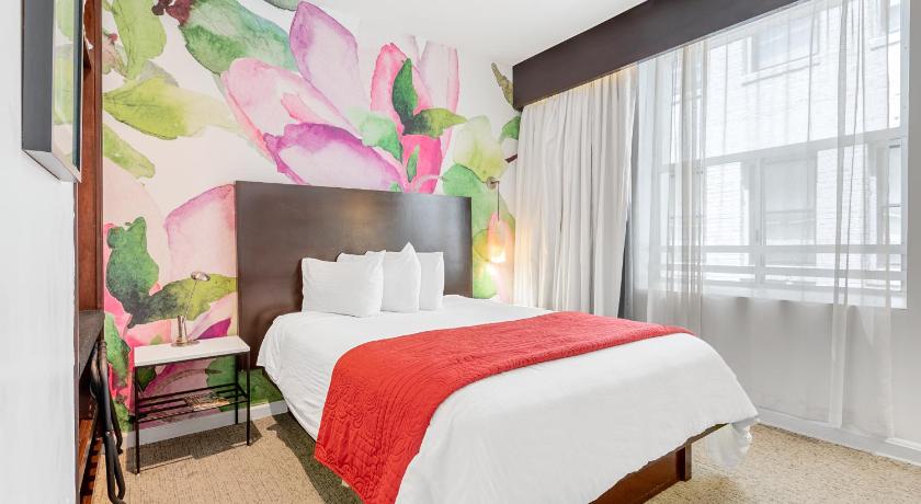 Image of 1 Queen Bed, Deluxe, Non-Smoking 4