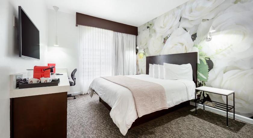 Image of 1 Queen Bed, Deluxe, Non-Smoking 1