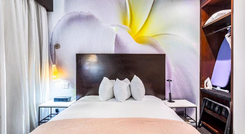 Image of 1 Queen Bed, Deluxe, Non-Smoking 8