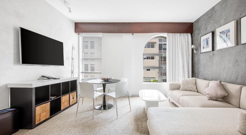 Image of One-Bedroom King Suite - Non-Smoking 4
