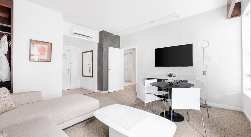 Image of One-Bedroom King Suite - Non-Smoking 5
