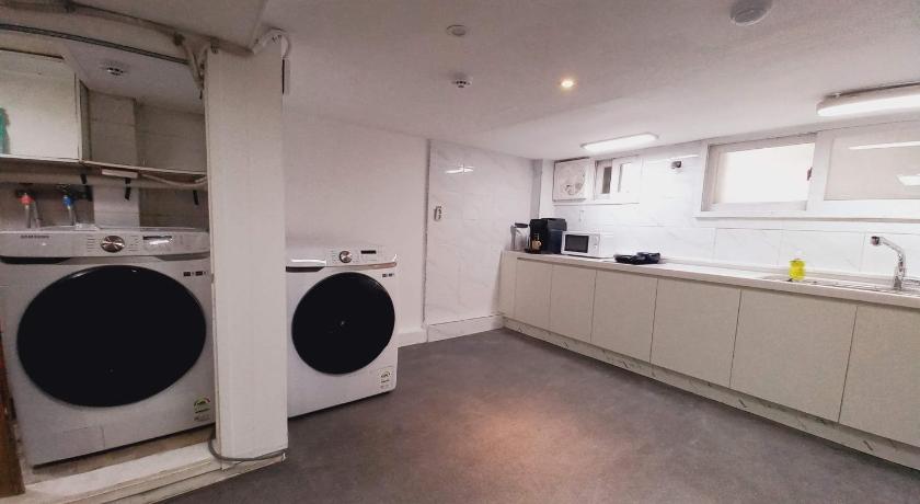 首尔 Haechi Stay GuestHouse - For foreigners only 酒店 泳池