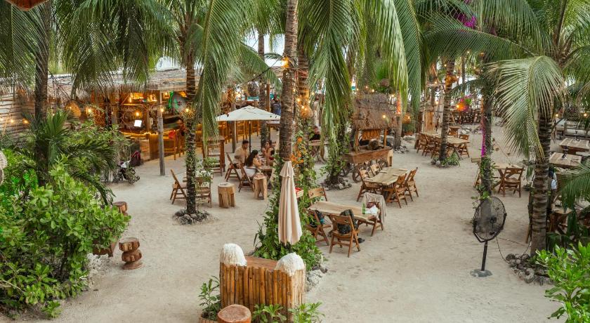 Enigmatic Beach Hotel – Cancun, TX