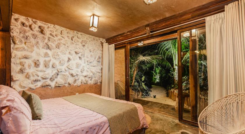 Enigmatic Beach Hotel – Cancun, TX