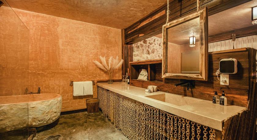 Enigmatic Beach Hotel – Cancun, TX