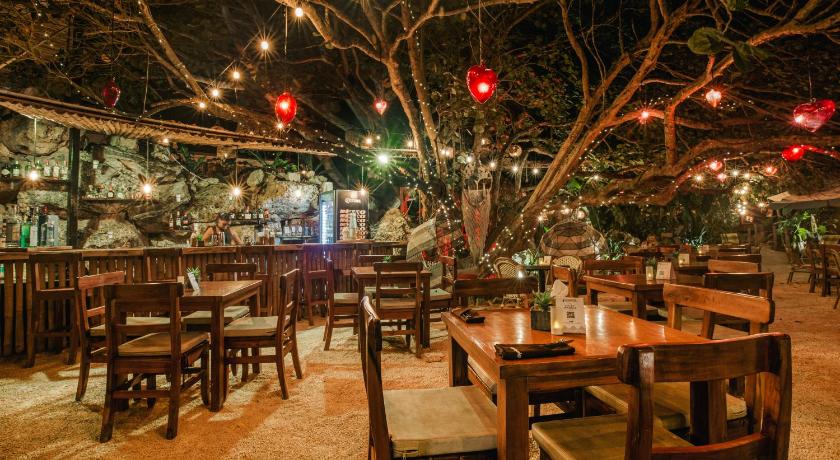 Enigmatic Beach Hotel – Cancun, TX