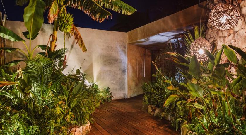 Enigmatic Beach Hotel – Cancun, TX