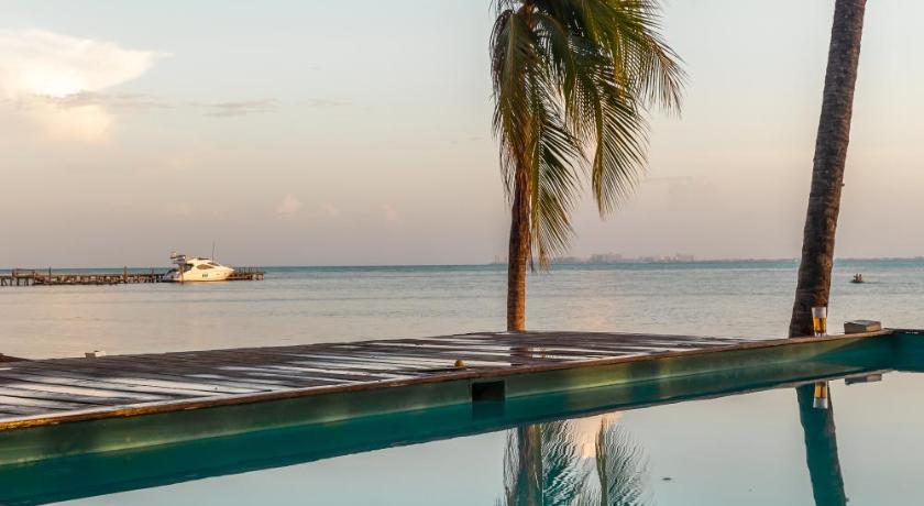 Enigmatic Beach Hotel – Cancun, TX