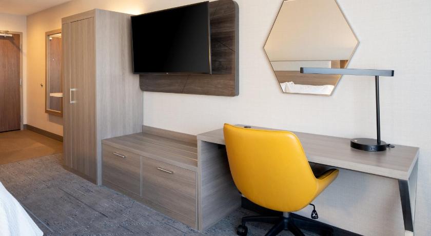 Holiday Inn Express And Suites Hollister photo