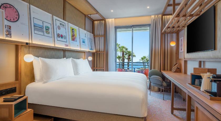 Image of King Deluxe Room with Sea View 4