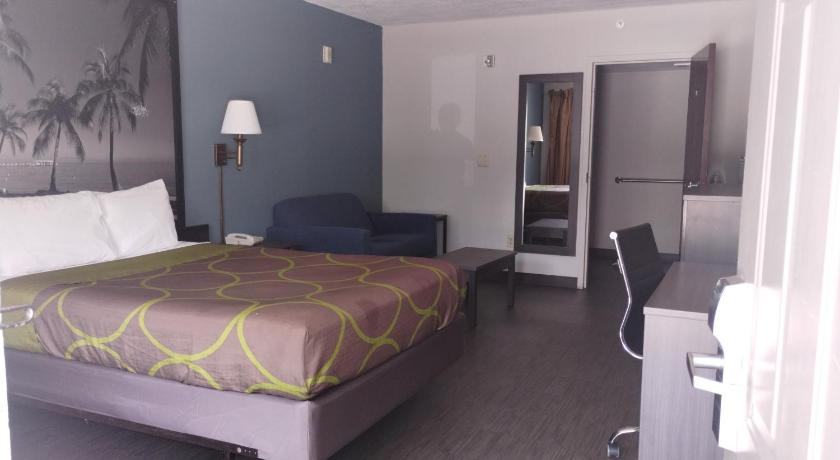 Image of 1 Queen Bed, Mobility/Hearing Impaired Access Room, Bathtub w/grab bars, Non-Smoking 6