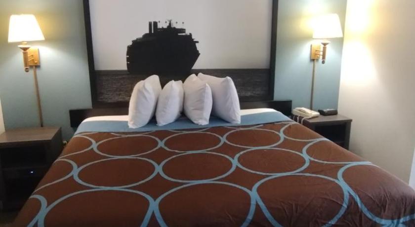 Image of 1 King Bed Non-Smoking 9