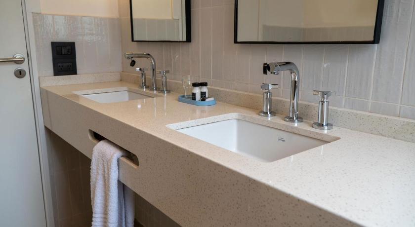 Image of Double Room with Mountain View 3