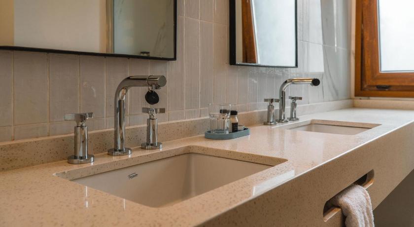 Image of Double Room with Mountain View 2
