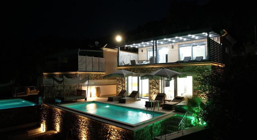 Goldeneye luxury Villas
