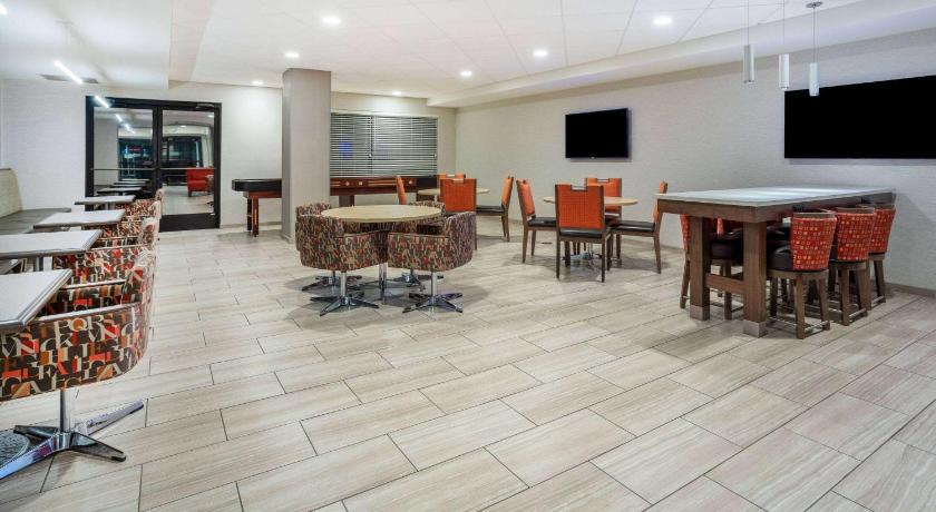 Days Inn & Suites by Wyndham Denver International Airport photo