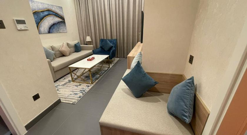 Image of Premier Room with Living Area 15