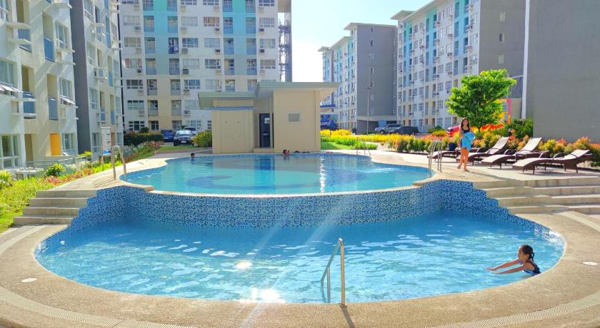 Davao Condo 2BR Pool Wifi Netflix photo