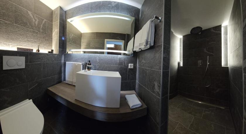 Image of Roof Family Suite with Balcony 2