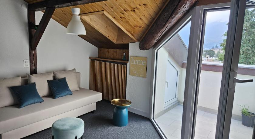 Image of Roof Family Suite with Balcony 11