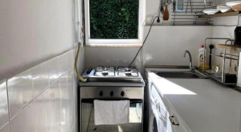 Cozy Terrace House 2min Walking to Taksim Square - image 6