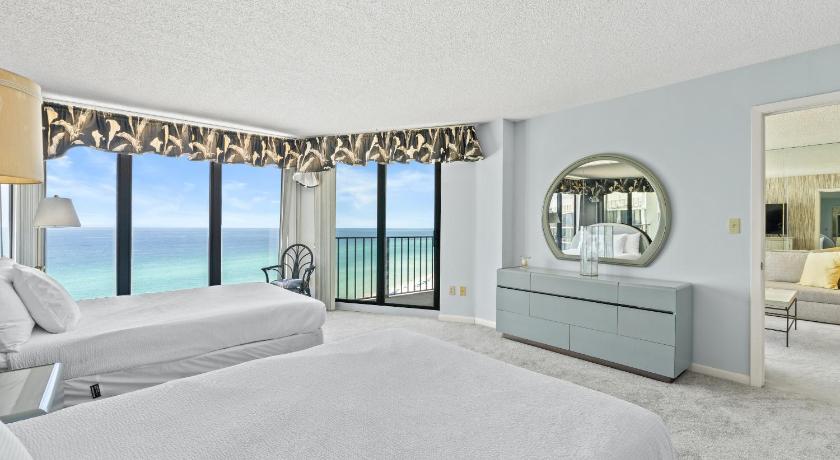 Image of Apartment with Sea View 4