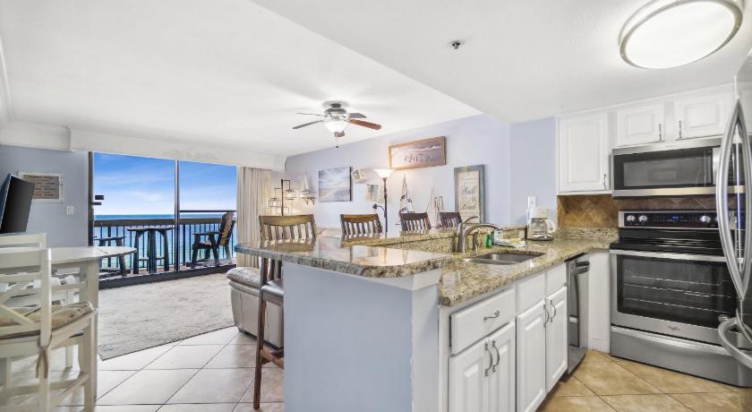 Image of Apartment with Sea View 3