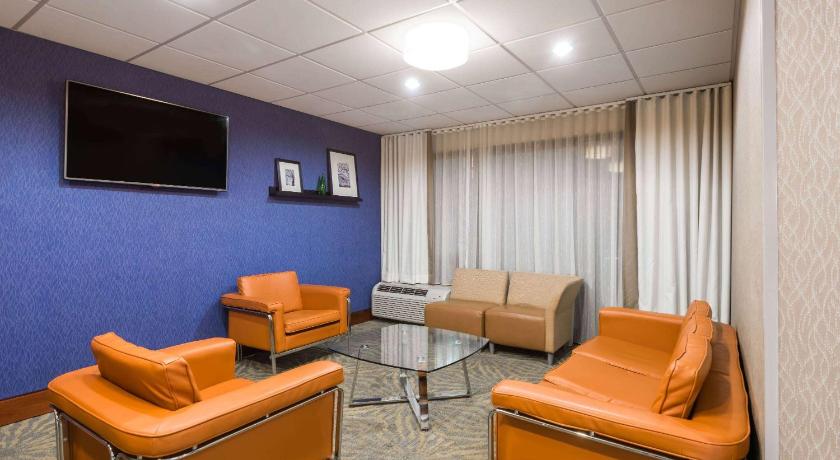Wingate by Wyndham Springfield photo