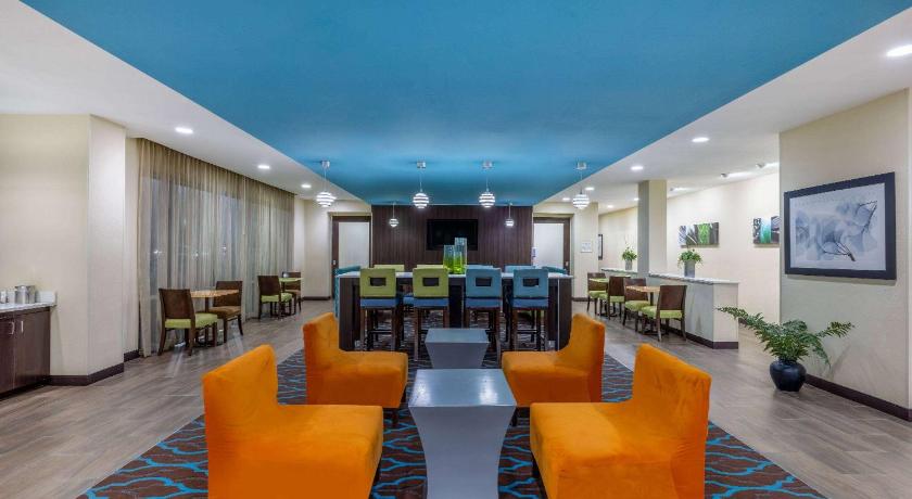 La Quinta Inn & Suites by Wyndham Artesia photo